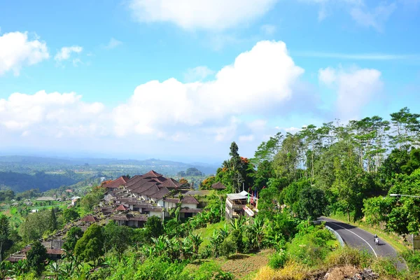 Una de las vistas perfectas en el camino al lago Bedugul — Foto de Stock