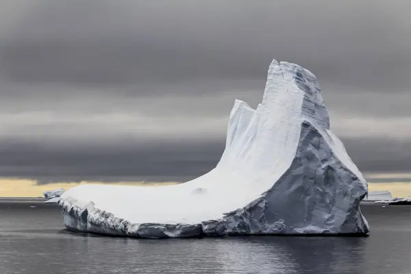 Vista Panorâmica Iceberg Oceânico Antártida — Fotografia de Stock