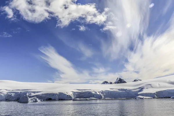 Dramatické Cirrus Cloud Formace Antarktida — Stock fotografie