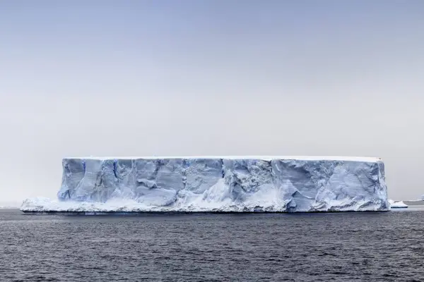 Vacker Utsikt Över Tabellform Isberg Antarktis — Stockfoto