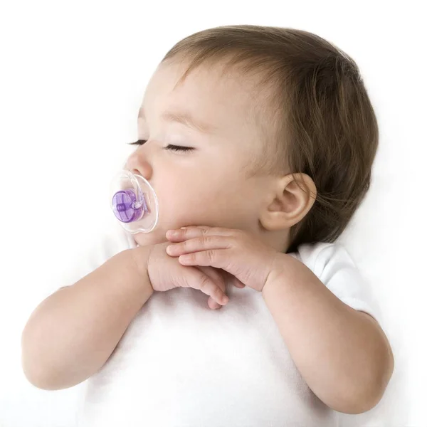 Dormire Bambina Con Ciuccio Viola — Foto Stock