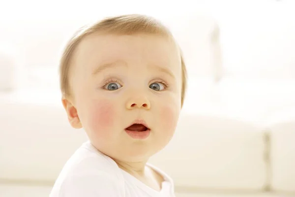 Portrait Surprised Baby Boy — Stock Photo, Image