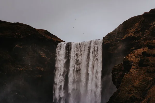 Wodospad skogafoss w Islandzie — Zdjęcie stockowe