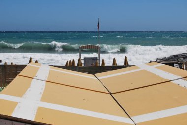 Yaz sonunda deniz fırtınası