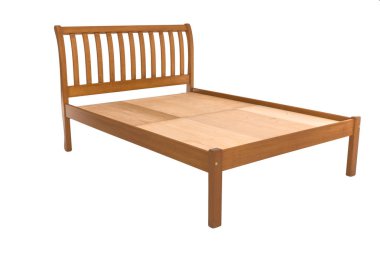 ahşap Çift Kişilik Yatak üzerinde beyaz izole