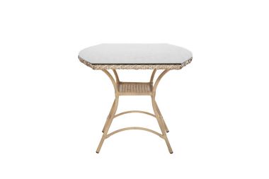 Bahçe Mobilyaları izole