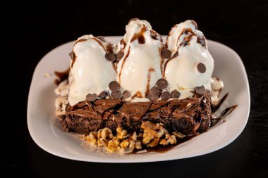 Vanilyalı çikolatalı Brownie.