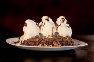 Vanilyalı çikolatalı Brownie.