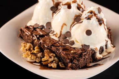 Vanilyalı çikolatalı Brownie.