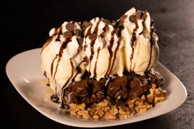 Vanilyalı çikolatalı Brownie.