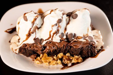 Vanilyalı çikolatalı Brownie.