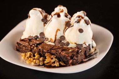Vanilyalı çikolatalı Brownie.