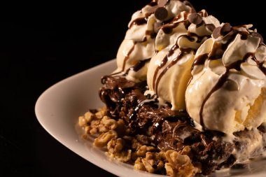 Vanilyalı çikolatalı Brownie.