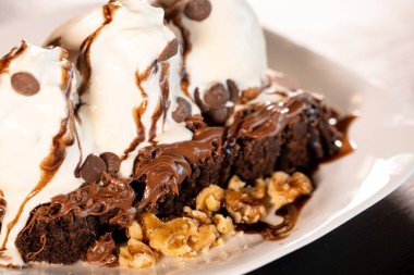 Vanilyalı çikolatalı Brownie.