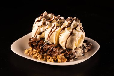 Vanilyalı çikolatalı Brownie.