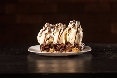 Vanilyalı çikolatalı Brownie.