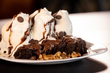 Vanilyalı çikolatalı Brownie.