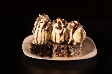 Vanilyalı çikolatalı Brownie.