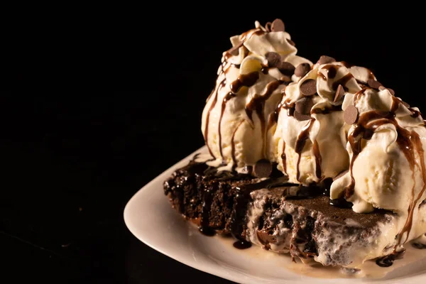 Vanilyalı çikolatalı Brownie.