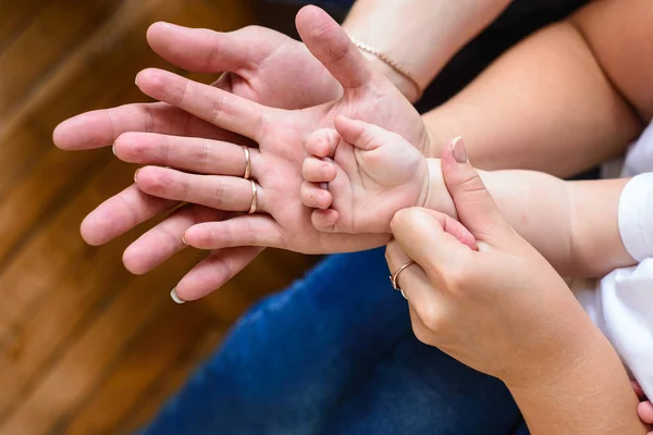 Father Mother Baby Holding Hands Family — Stock Photo, Image