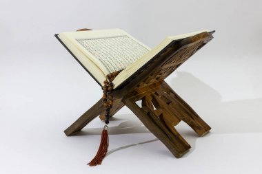 Kur'an-ı Kerim ahşap stand