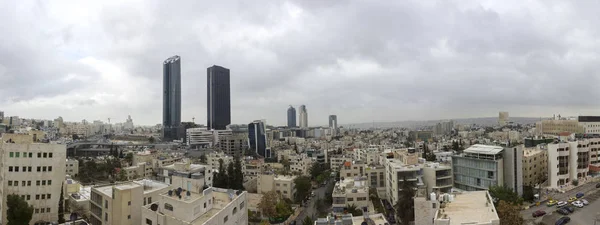 Vista panorámica del nuevo centro de Ammán zona abdali - Jordania ciudad de Ammán - Vista de los edificios modernos en Ammán — Foto de Stock