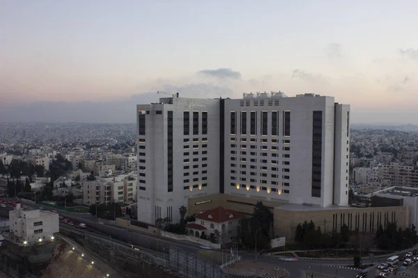 Amman, Jordania - 1 de febrero de 2018: Vista de Fairmont - Hotel de Lujo. Fairmont amman , — Foto de Stock