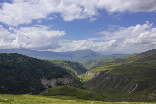 Região russa, República Chechena, Montanhas do Cáucaso — Fotografia de Stock