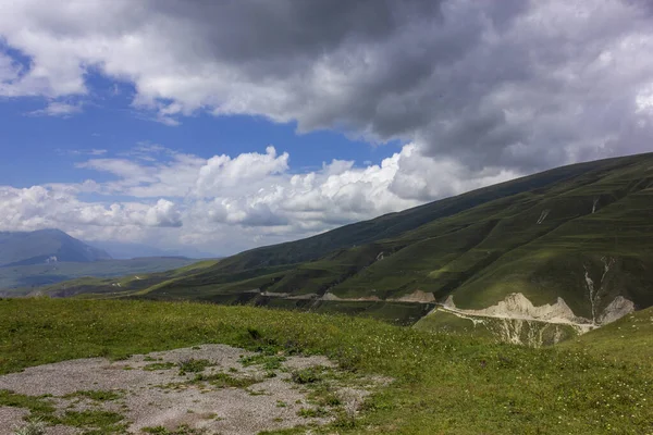 Região russa, República Chechena, Montanhas do Cáucaso — Fotografia de Stock