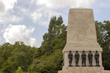 Londra, Uk - 9 Eylül 2018: 5 bronz asker heykeli Muhafız Birliği olarak da bilinen Muhafız Birliği yolunda