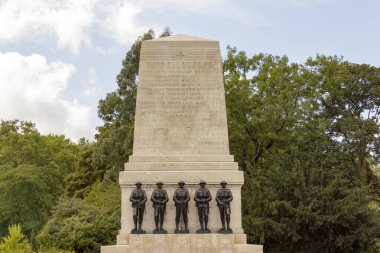 Londra, Uk - 9 Eylül 2018: 5 bronz asker heykeli Muhafız Birliği olarak da bilinen Muhafız Birliği yolunda