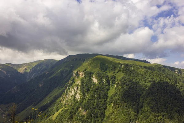 Região russa, República Chechena, Montanhas do Cáucaso — Fotografia de Stock