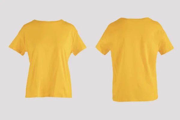 Branco amarelo feminino t-shirt isolado no fundo branco frente e traseira vista no manequim invisível — Fotografia de Stock