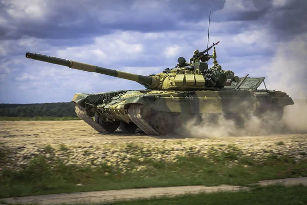 Yüksek hızda modern Rus tankı