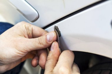 Vücut boyama için makinenin hazırlanması. Pas kaldırılması.