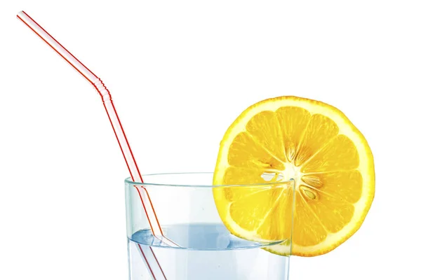 Limón con un vaso de agua sobre un fondo blanco . — Foto de Stock