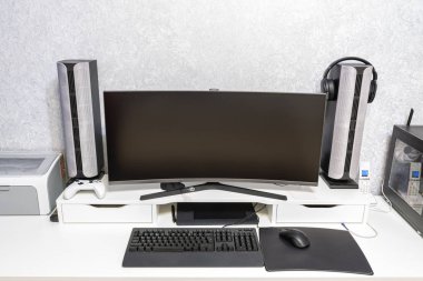 Computer table lover to play computer games.