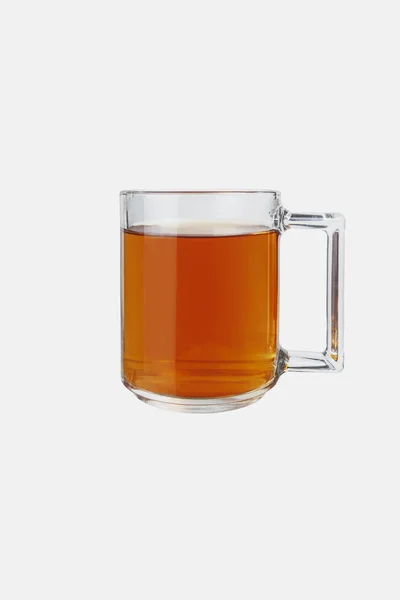 Taza de vidrio con té sobre fondo blanco. Aislar . — Foto de Stock