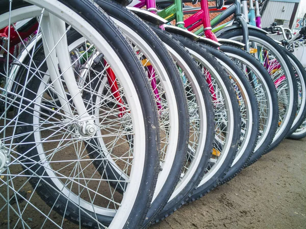 Велосипедные Колеса Выставлены Продажу — стоковое фото