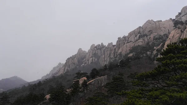 韓国の美しい山々 — ストック写真