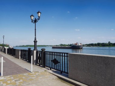 Kargo gemisi Don Nehri üzerinde. Bir Rostov on Don city, Rusya Federasyonu