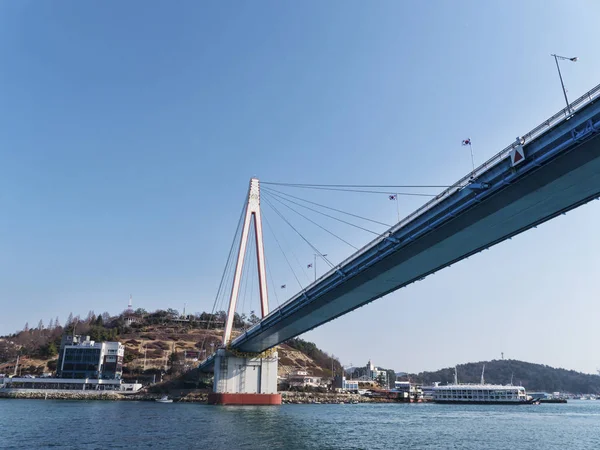 韩国丽水城湾下的大桥 — 图库照片