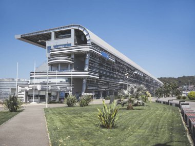Soçi / Rusya - Ağustos 2019: Olimpiyat Parkı 'nda Formula 1 binası