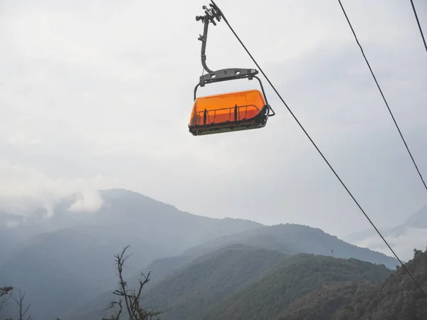 Téléphérique dans les montagnes du Caucase. Sotchi, Russie — Photo