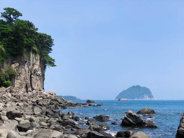 Krásné skalnaté pobřeží ostrova Jeju, Jižní Korea — Stock fotografie