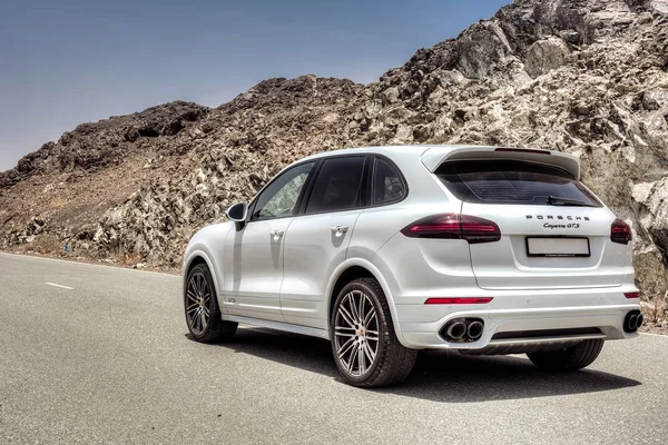 Porsche cayenne Gts rocky Dağları'nda