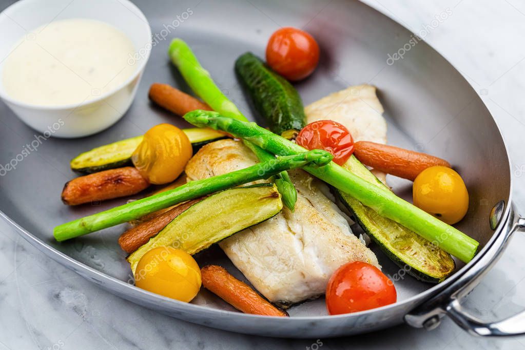 Grilled fish and vegetables with sauce