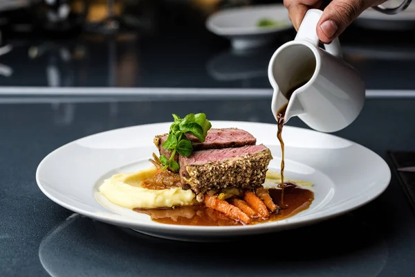 bebek havuç ve mashpotato ile ızgara orkinos