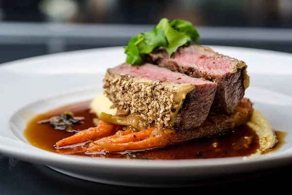 bebek havuç ve mashpotato ile ızgara orkinos