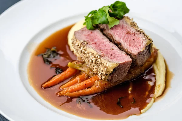 bebek havuç ve mashpotato ile ızgara orkinos